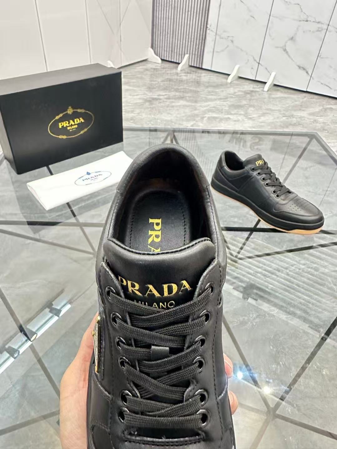 Prada プラダ ダウンタウン ナッパレザー スニーカー