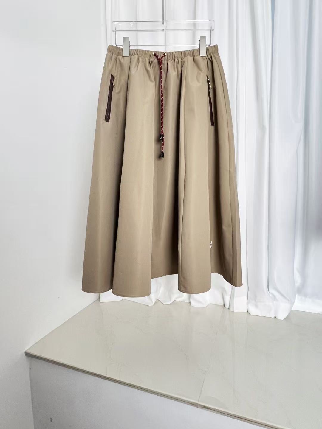 MIUMIU テクニカルファブリック スカート