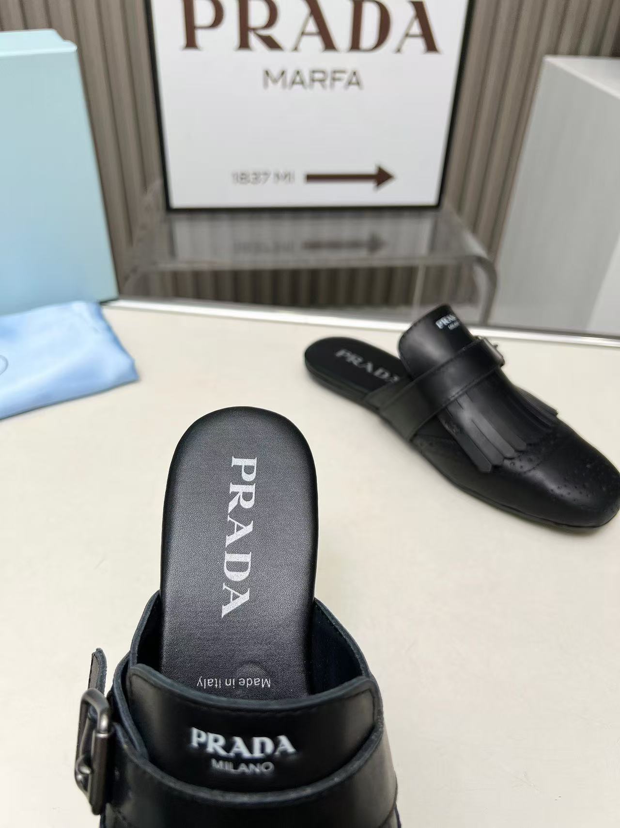 Prada プラダ シャッフル フリンジ付 レザー ミュール