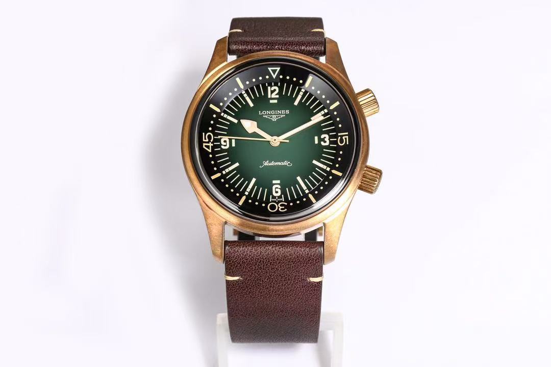 LONGINES  ロンジン LEGEND DIVER BRONZE, L3.774.1.50.2, 自動巻 ウォッチ, Ø 42.00 mm, チタン製ケースバックを備えたブロンズ.