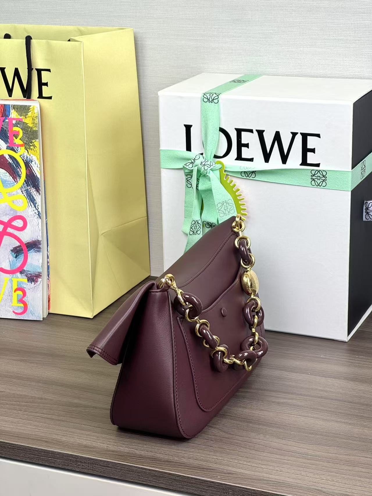 Loewe オラ バッグ ミディアム（スムースカーフ）