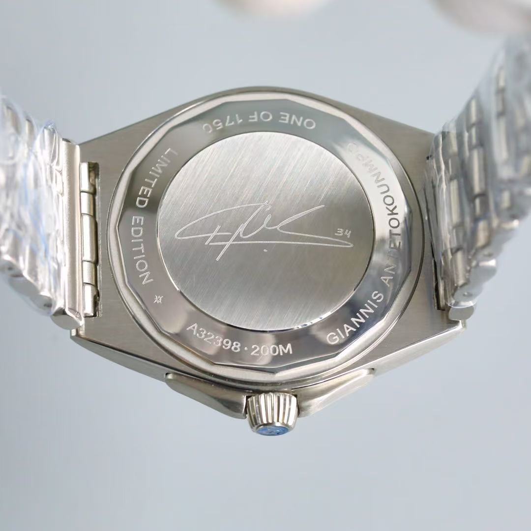 BREITLING  ブライトリング  クロノマット オートマチック GMT 40 ヤニス・アデトクンボ