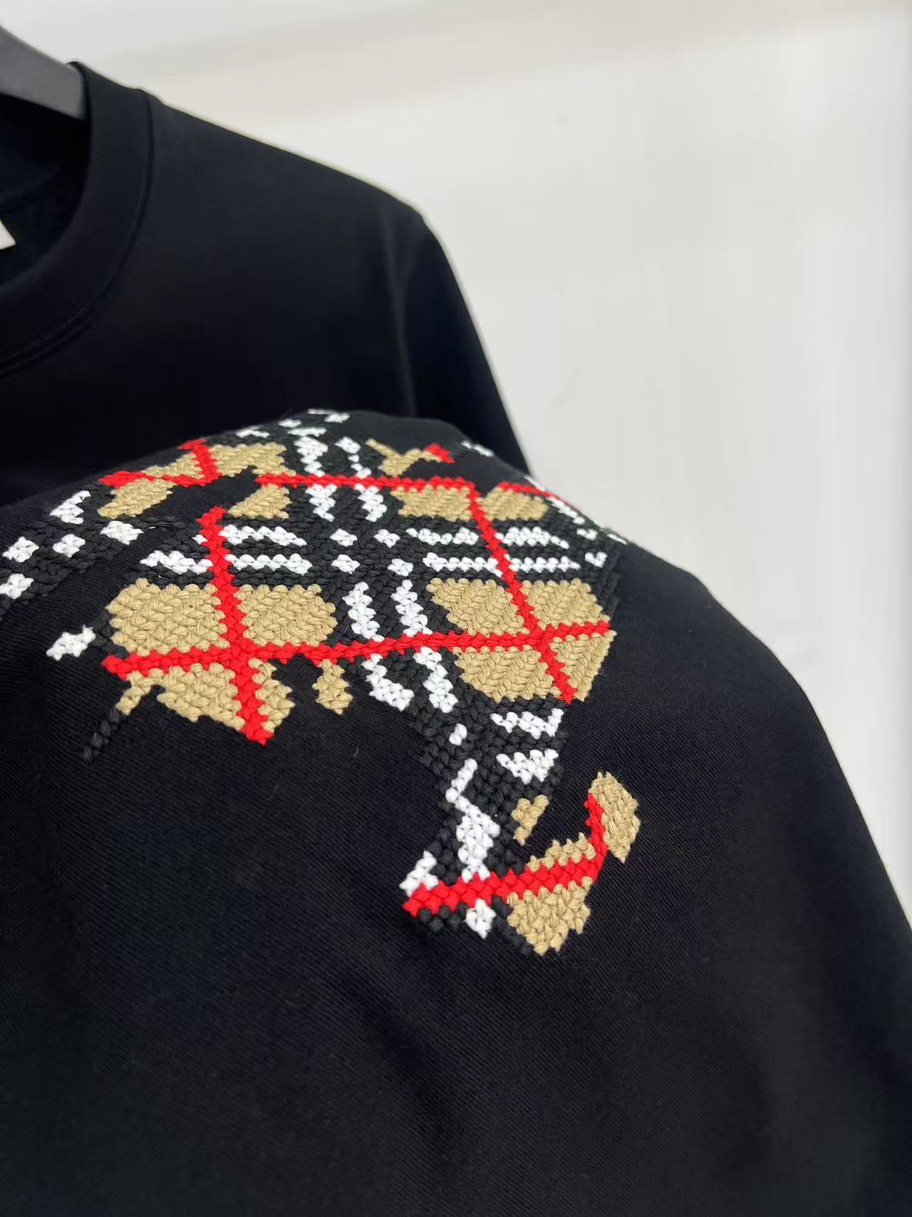 Burberry クロスステッチ EKD​ コットンTシャツ