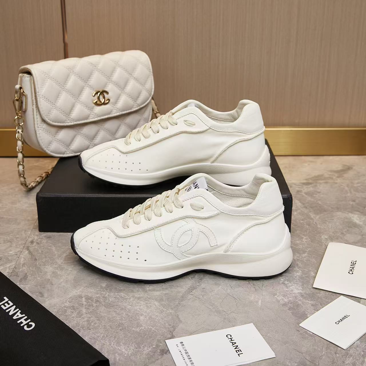 CHANEL 2024/25年 クルーズ コレクション ショー スニーカー