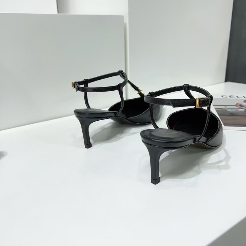 CELINE キトゥン Tバーストラップ パンプス