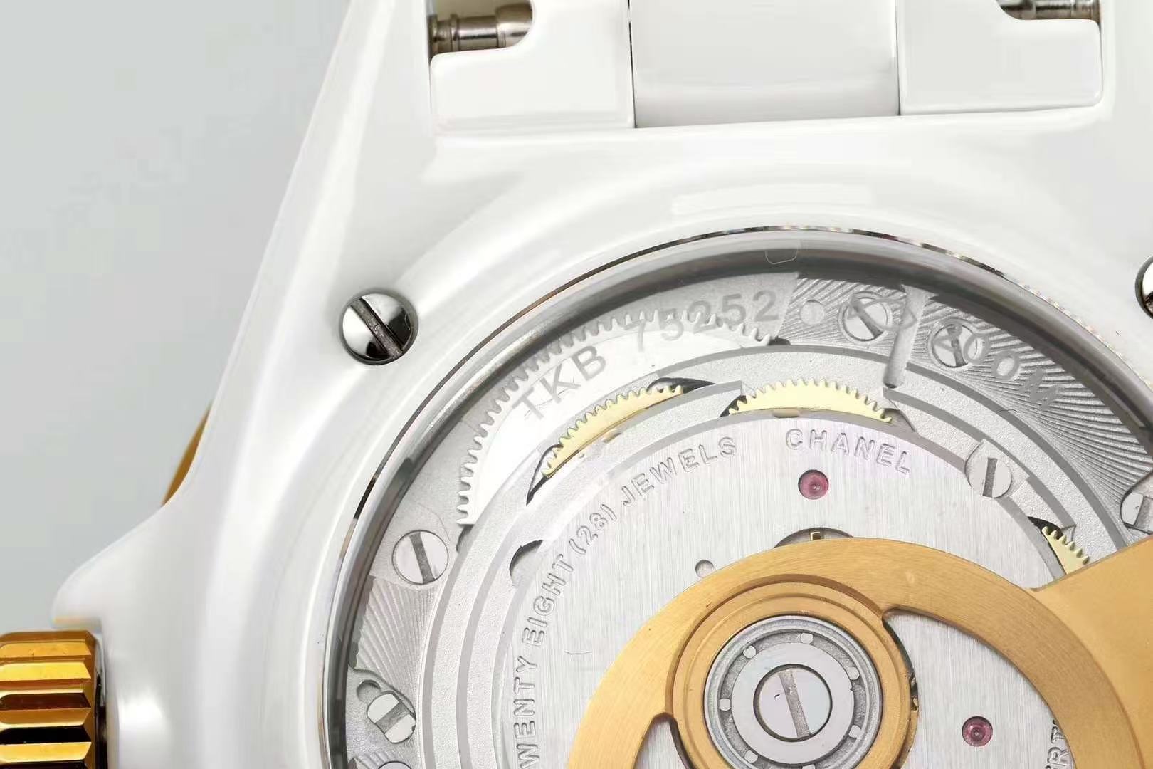 CHANEL J12 キャリバー 12.1, 38mm