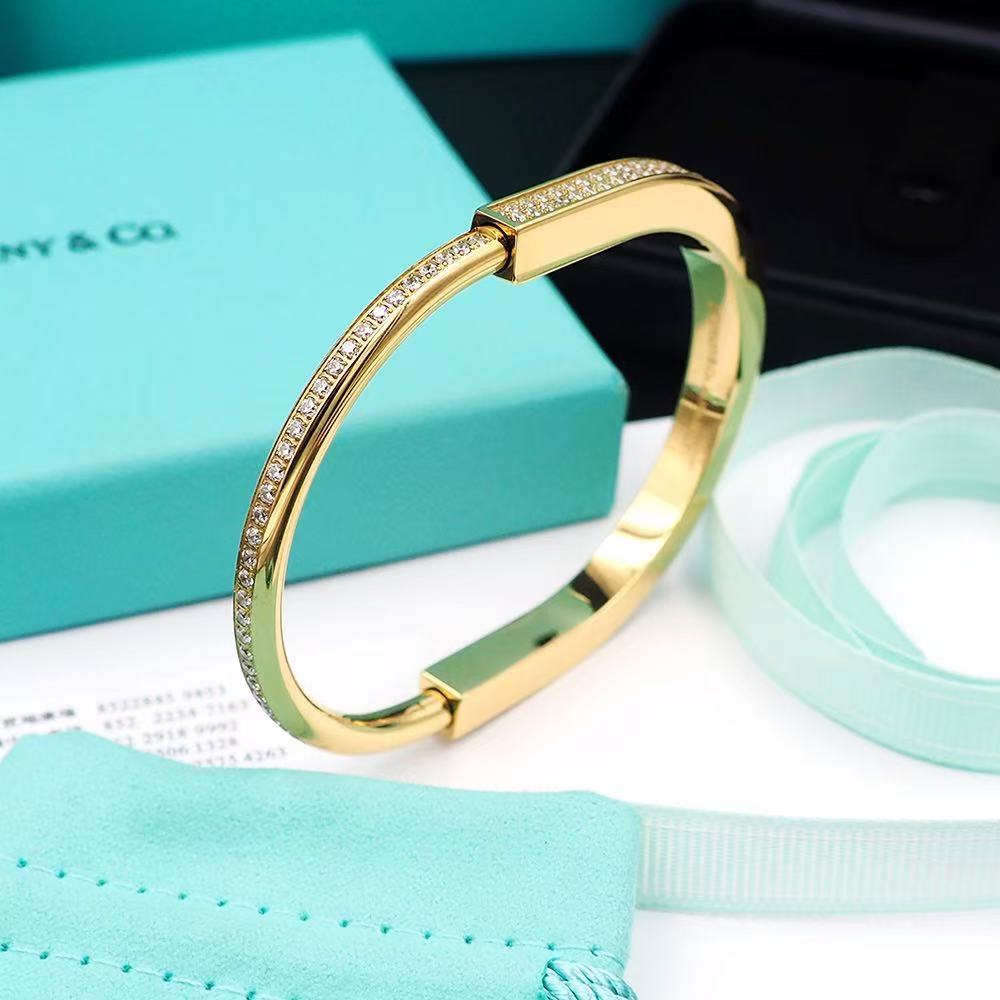 ティファニー ロック バングル イエローゴールドにフル パヴェ ダイヤモンドをセッティング