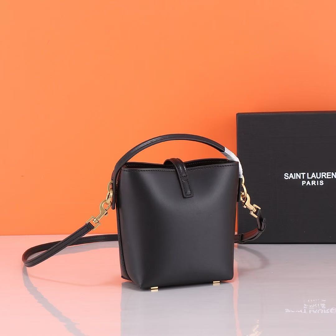 Saint Laurent サンローラン  LE 37 ミニ（シャイニーレザー）