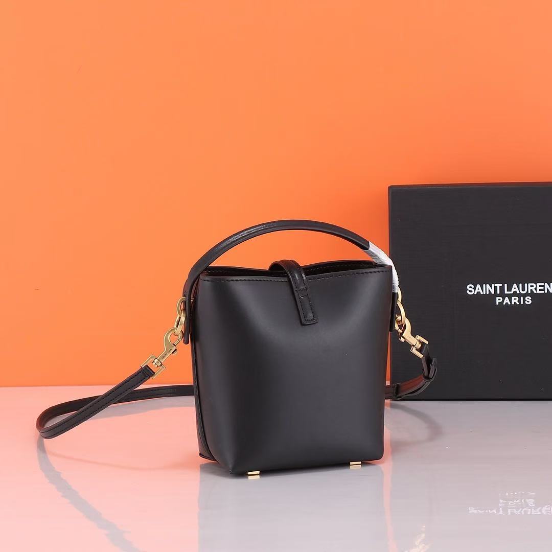 Saint Laurent サンローラン  LE 37 ミニ（シャイニーレザー）