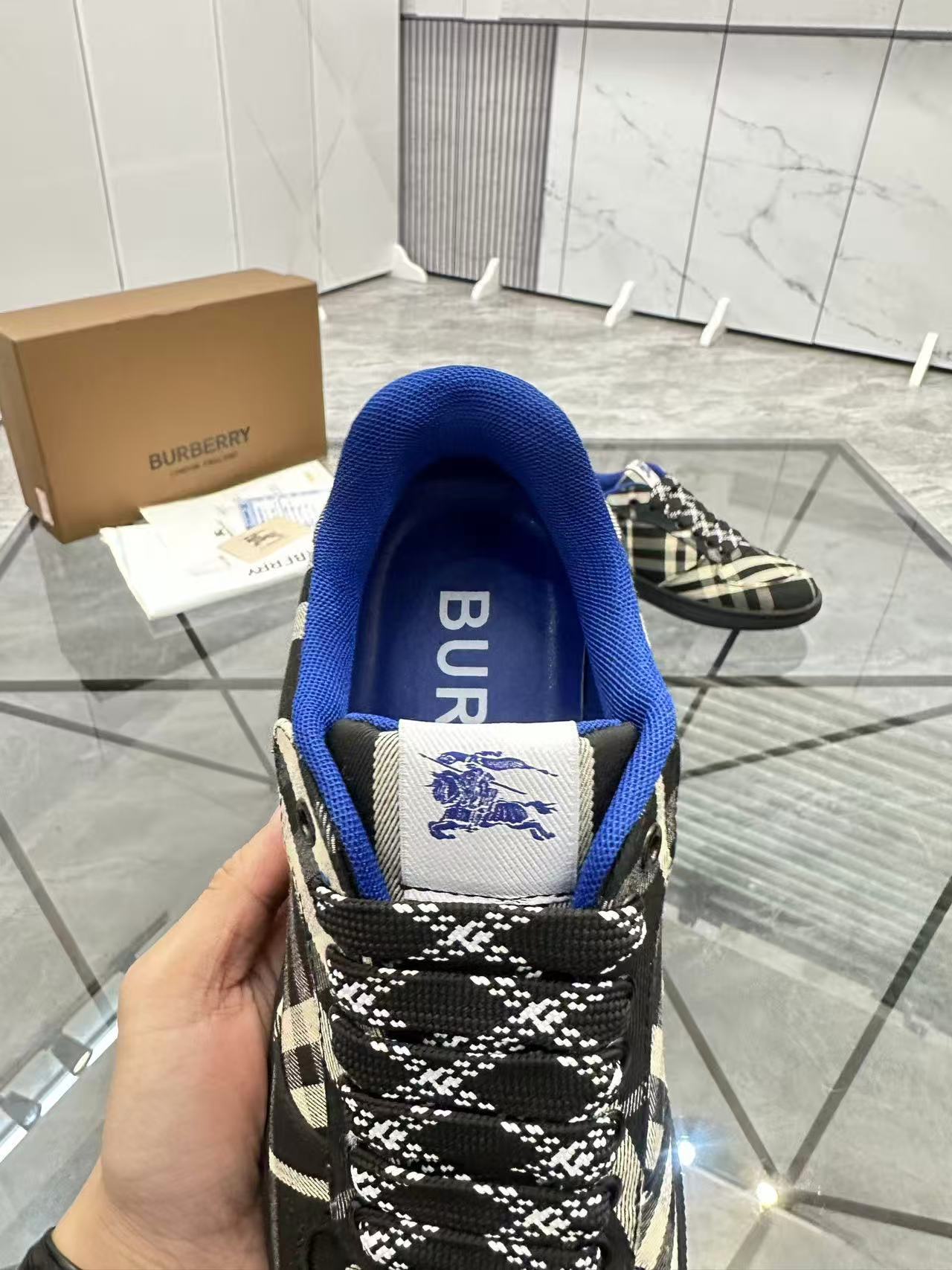 Burberry チェック テラススニーカー