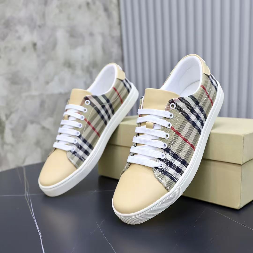 Burberry チェック＆レザー スニーカー