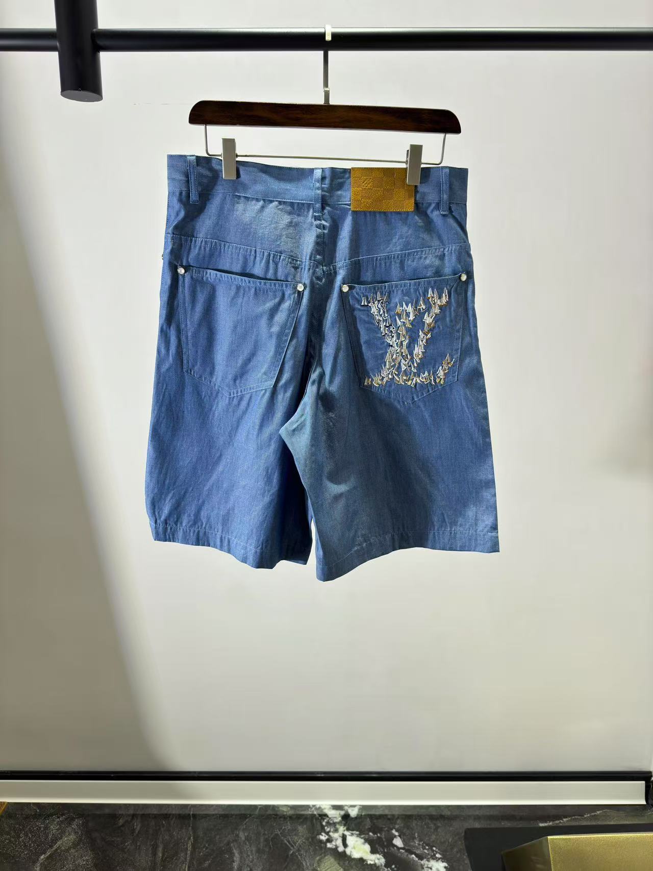 LV エンブロイダリー シャンブレー ショートスリーブシャツ+ショーツ