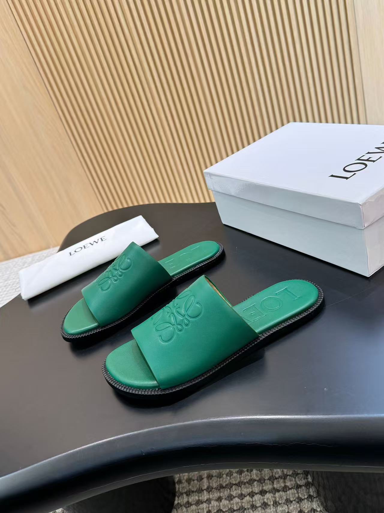 Loewe フレックス アナグラム スライド（ソフトカーフ）