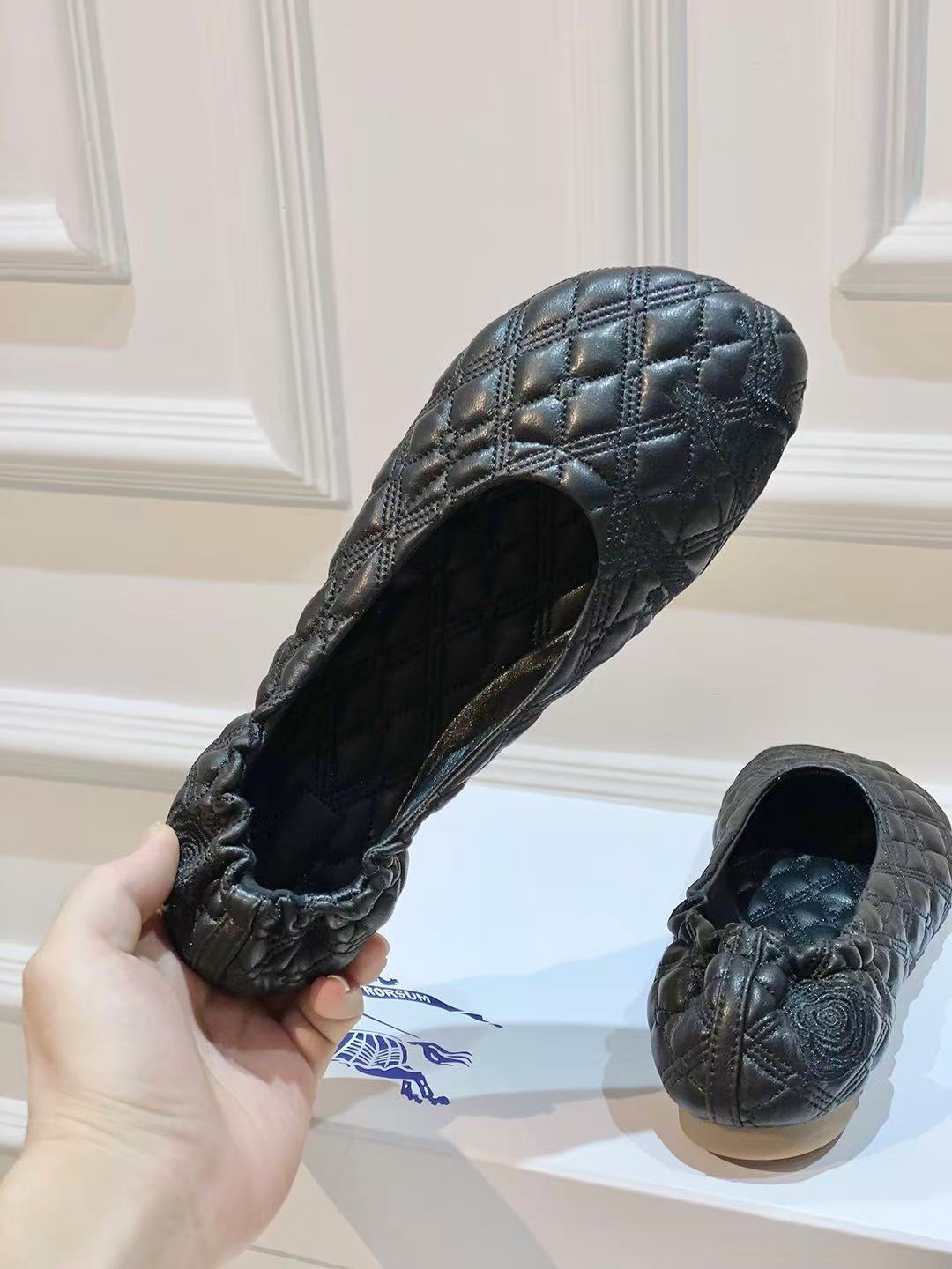 Burberry レザー サドラー バレリーナ