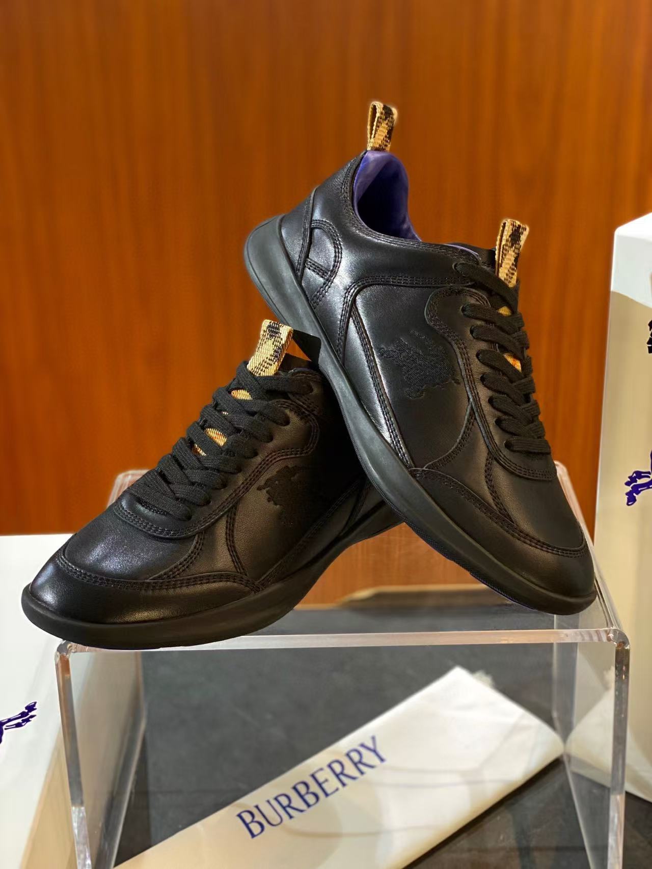 Burberry レザー マトリックススニーカー