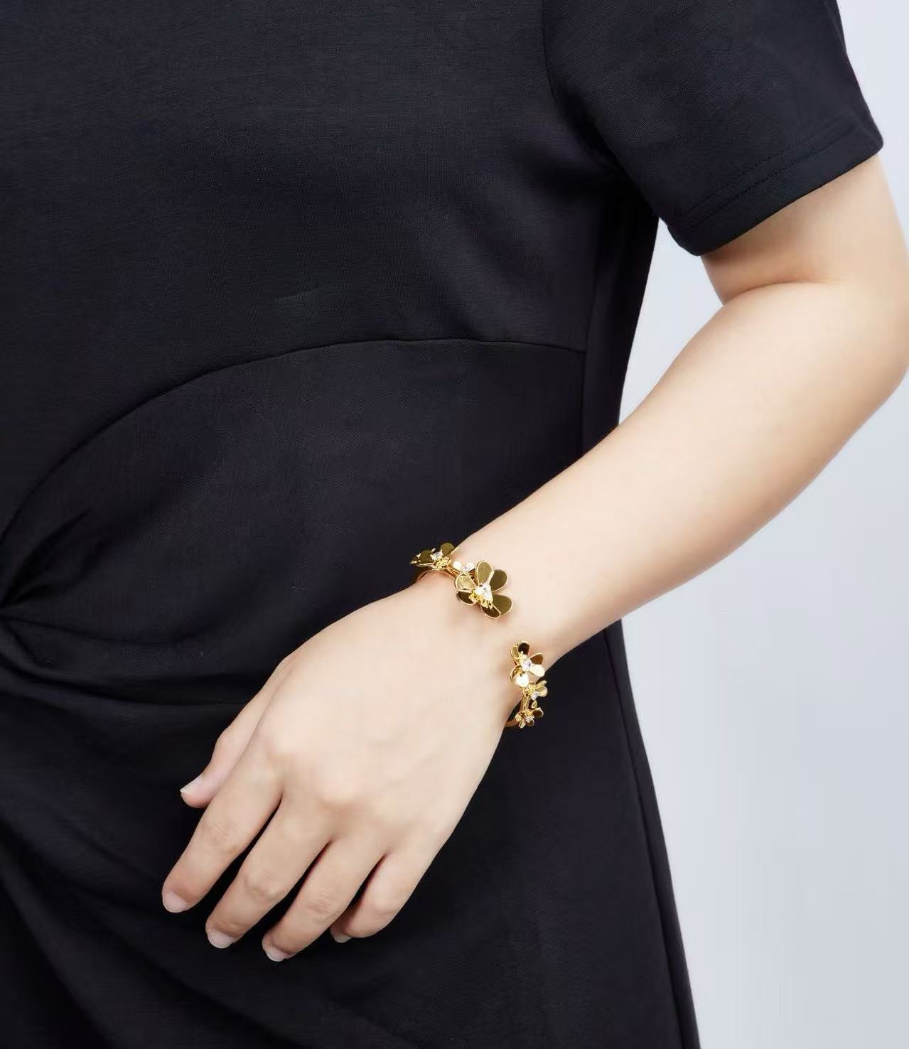 フリヴォル ブレスレット、7フラワー、ミディアムモデル