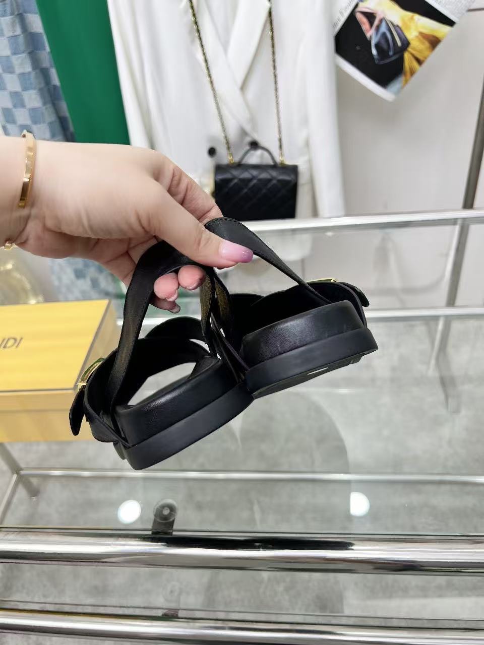 Fendi フェンディ フィール ブラックレザー スライド