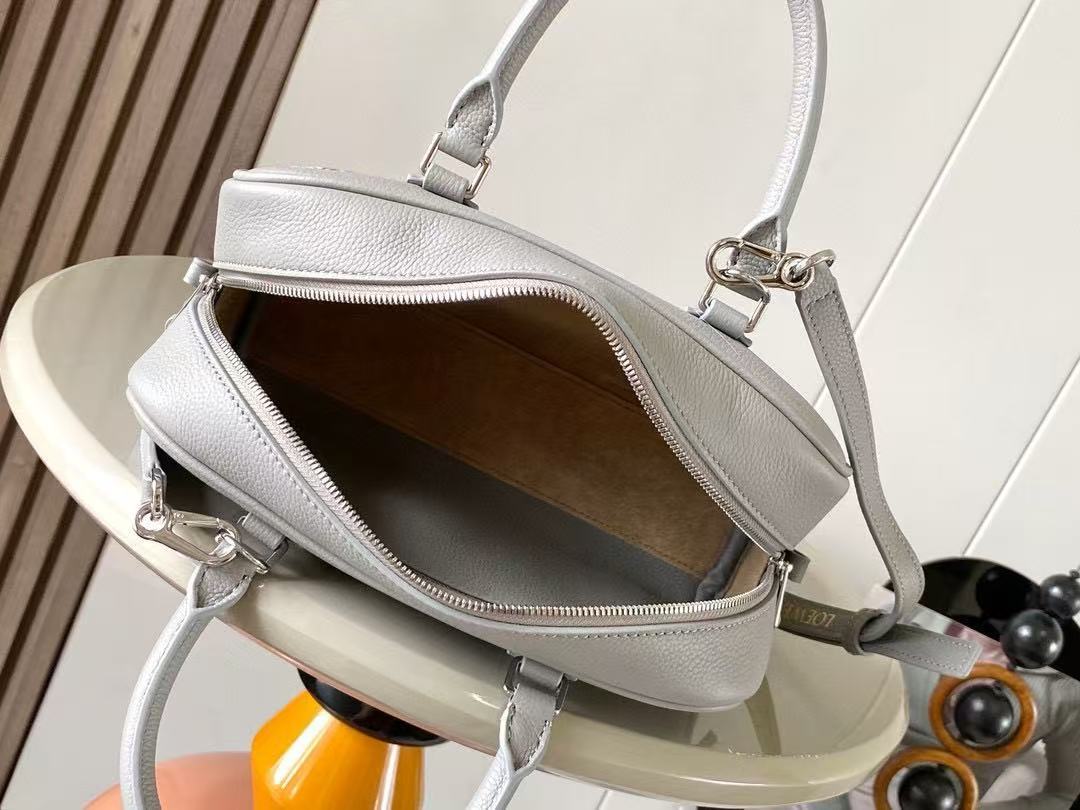 Loewe アマソナ23 バッグ（ソフトグレインカーフ）