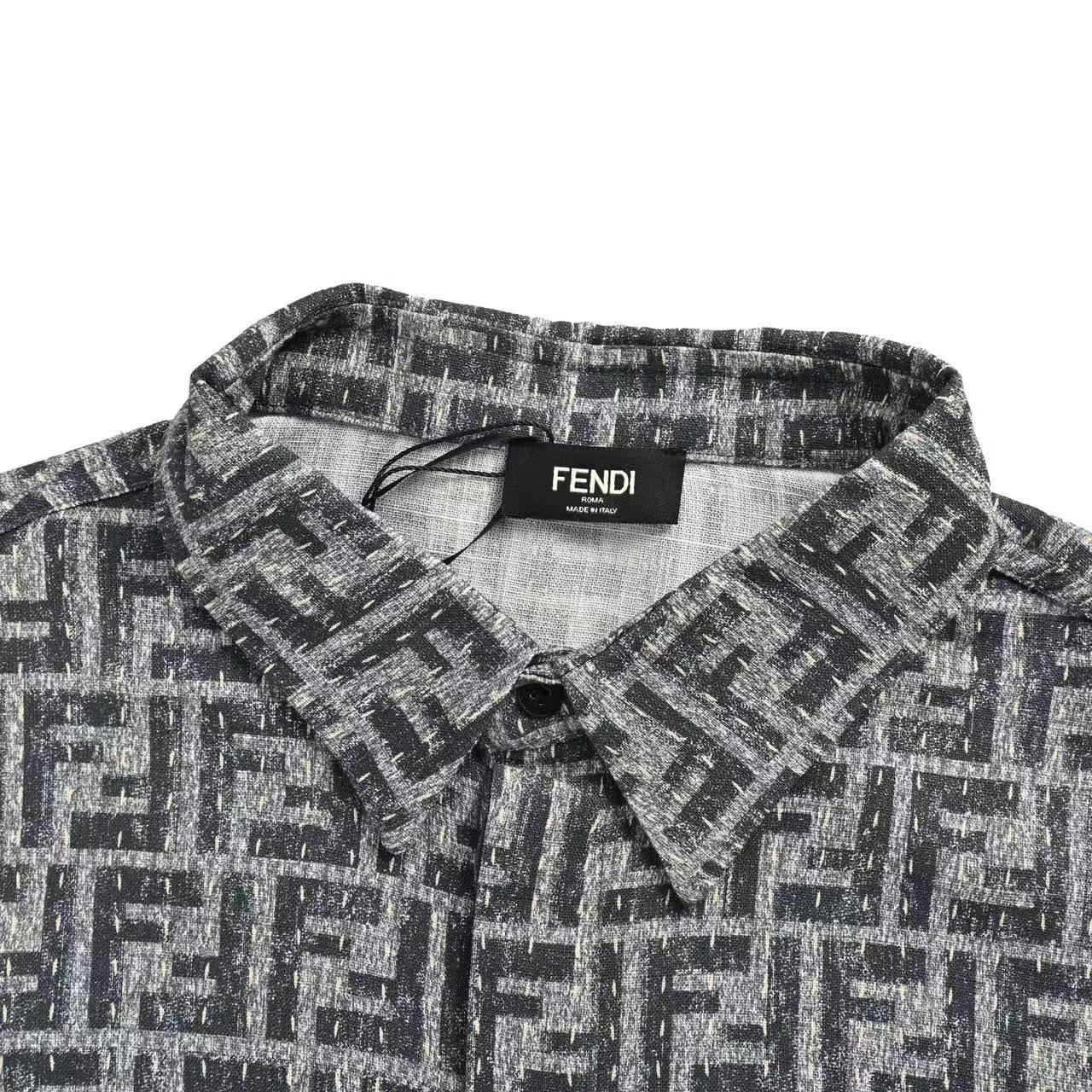 Fendi トップステッチ入り ブルーFFデニム シャツ