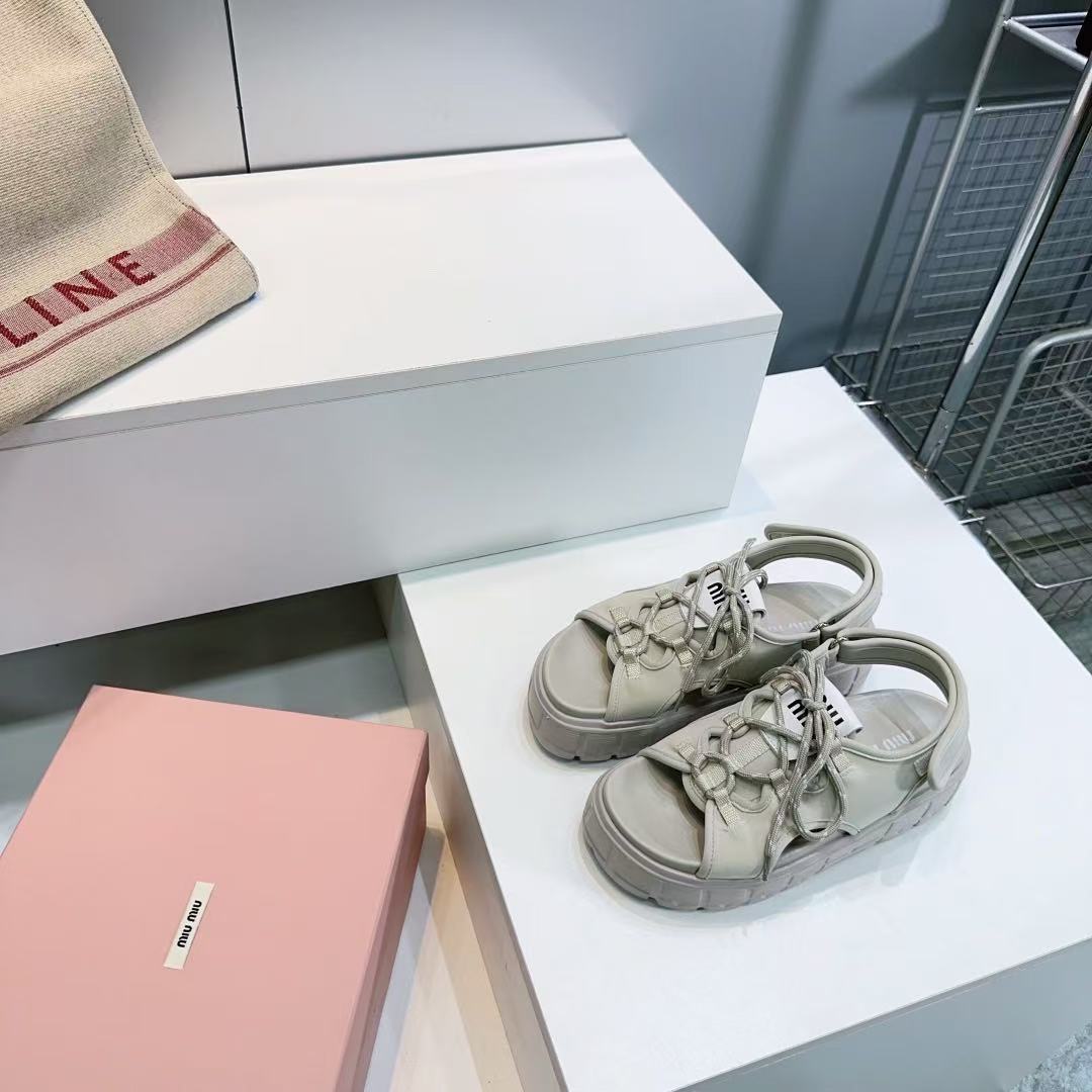 miumiu チャンキー ネオプレン サンダル