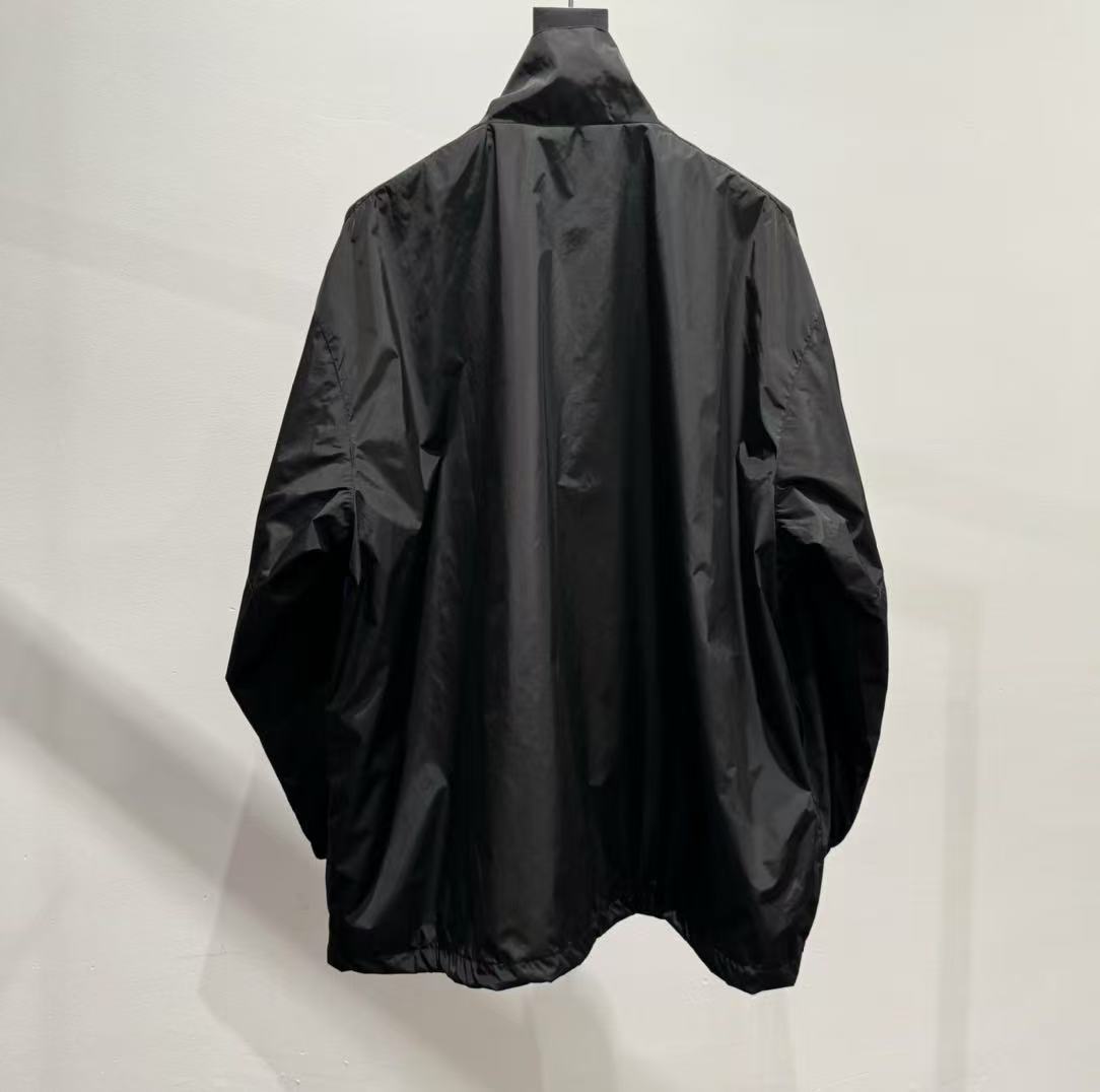 BALENCIAGA ジップアップ ジャケット で ブラック
