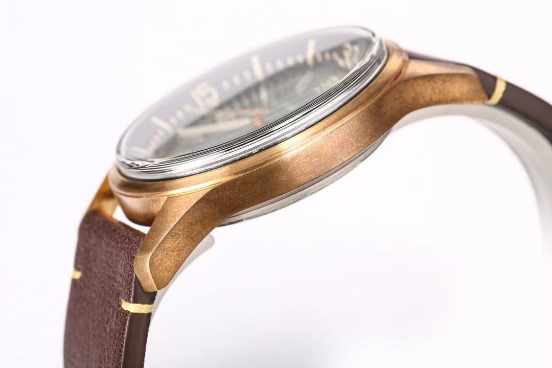 LONGINES  ロンジン LEGEND DIVER BRONZE, L3.774.1.50.2, 自動巻 ウォッチ, Ø 42.00 mm, チタン製ケースバックを備えたブロンズ.