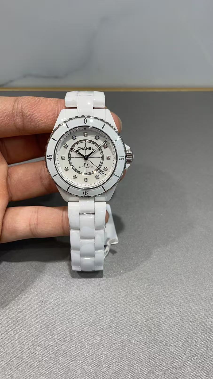 CHANEL J12 キャリバー12.2, 33mm