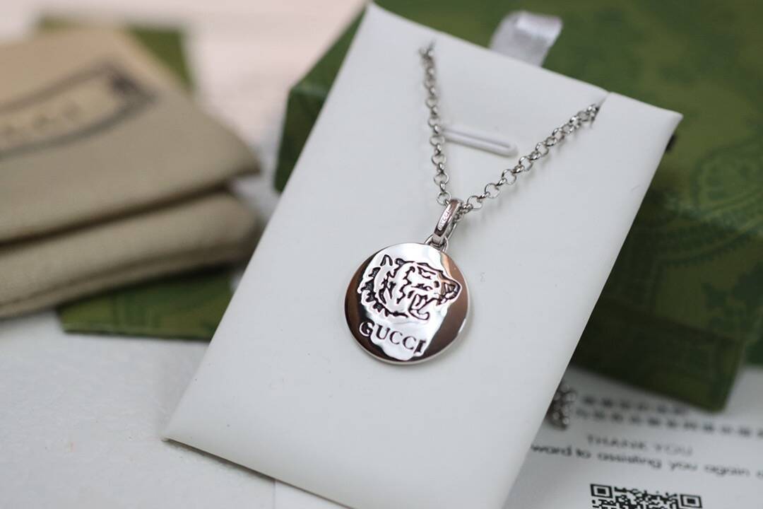 GUCCI タイガー モチーフ ネックレス シルバー