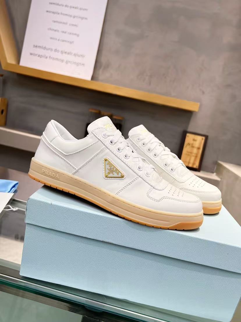 Prada プラダ ダウンタウン ナッパレザー スニーカー