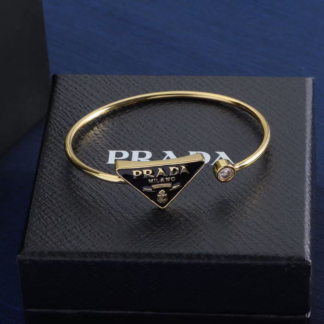 Prada Eternal Gold イエローゴールドxダイヤモンド バングルブレスレット