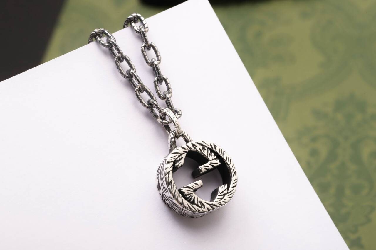 〔グッチ インターロッキング〕ペンダント ネックレス