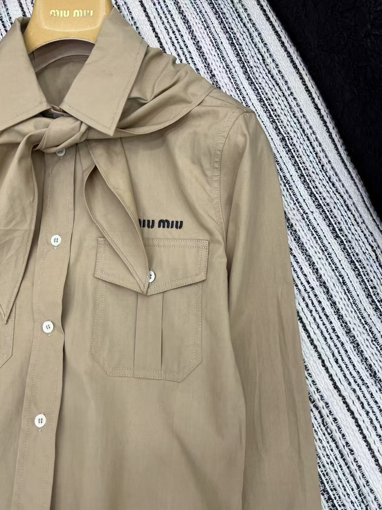 MIUMIU ネッカチーフ付 ポプリン シャツ