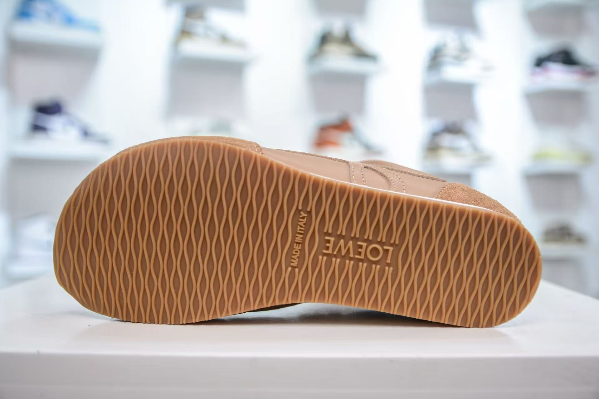 Loewe バレエランナー 2.0（ソフトカーフ）