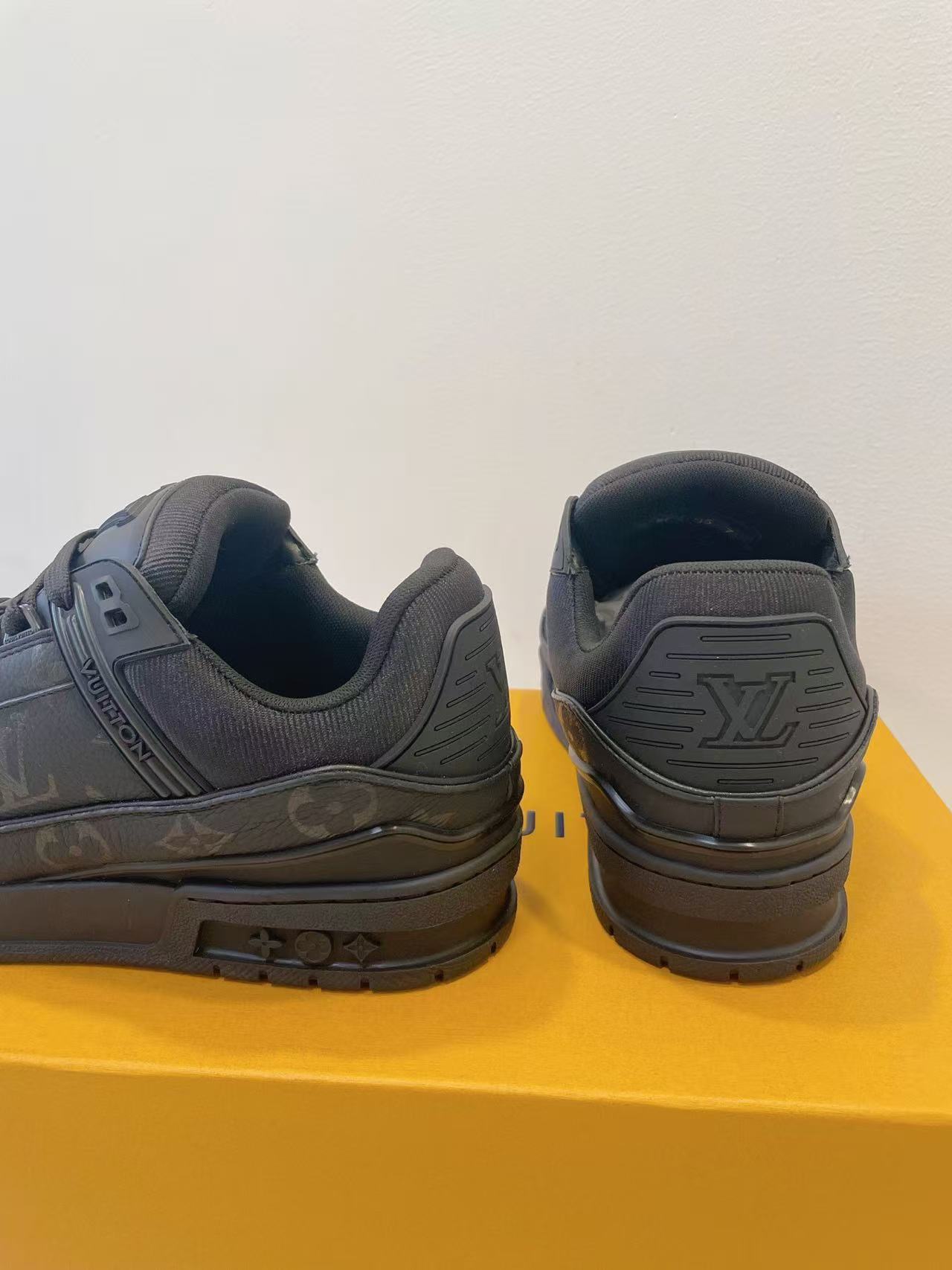 LV トレイナー スニーカー