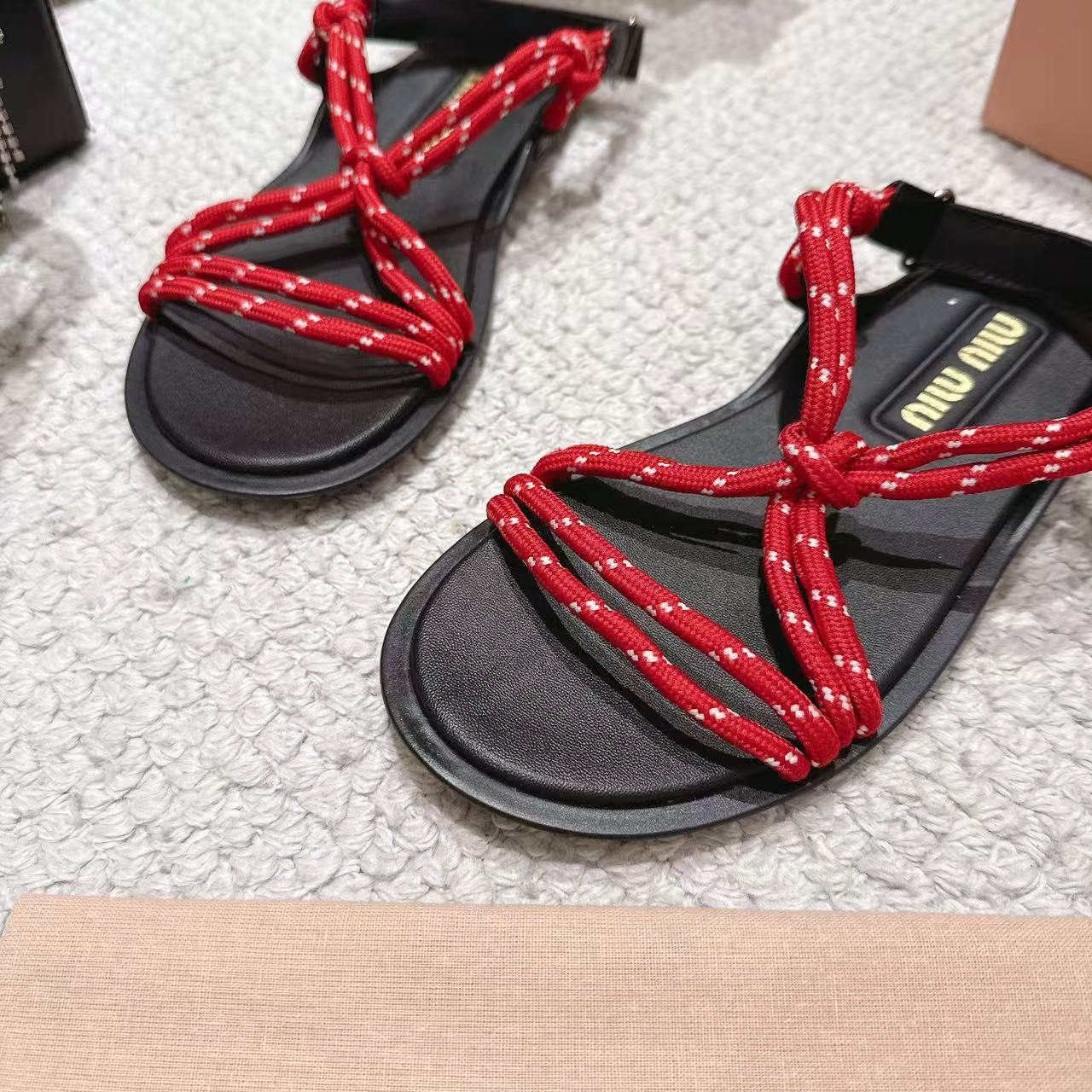 miumiuリビエール コードxレザー サンダル