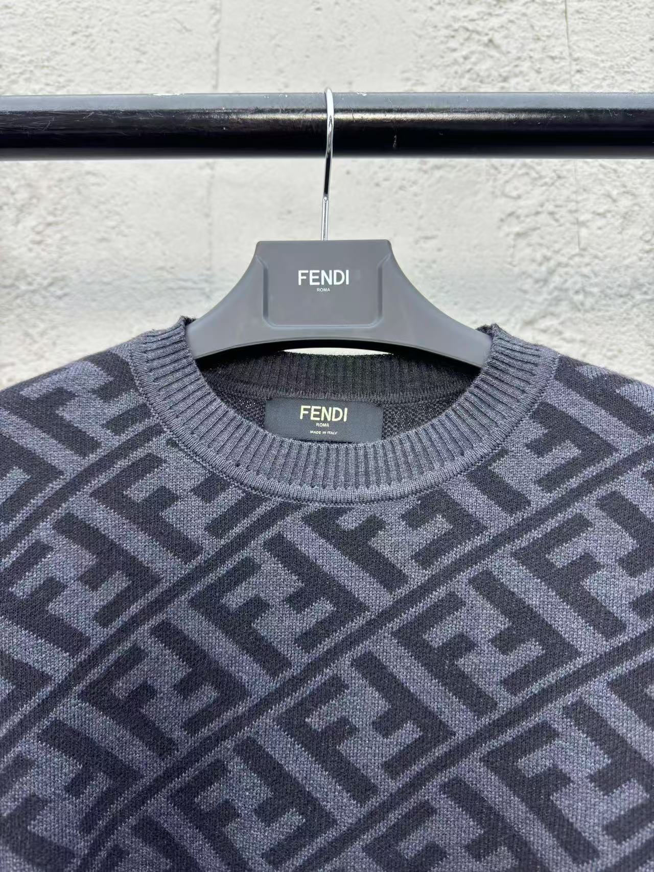 Fendi ブラックウール セーター