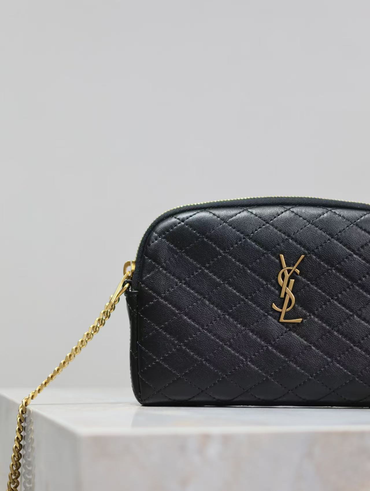 Saint Laurent サンローラン ギャビー カメラバッグ（ラムスキン）