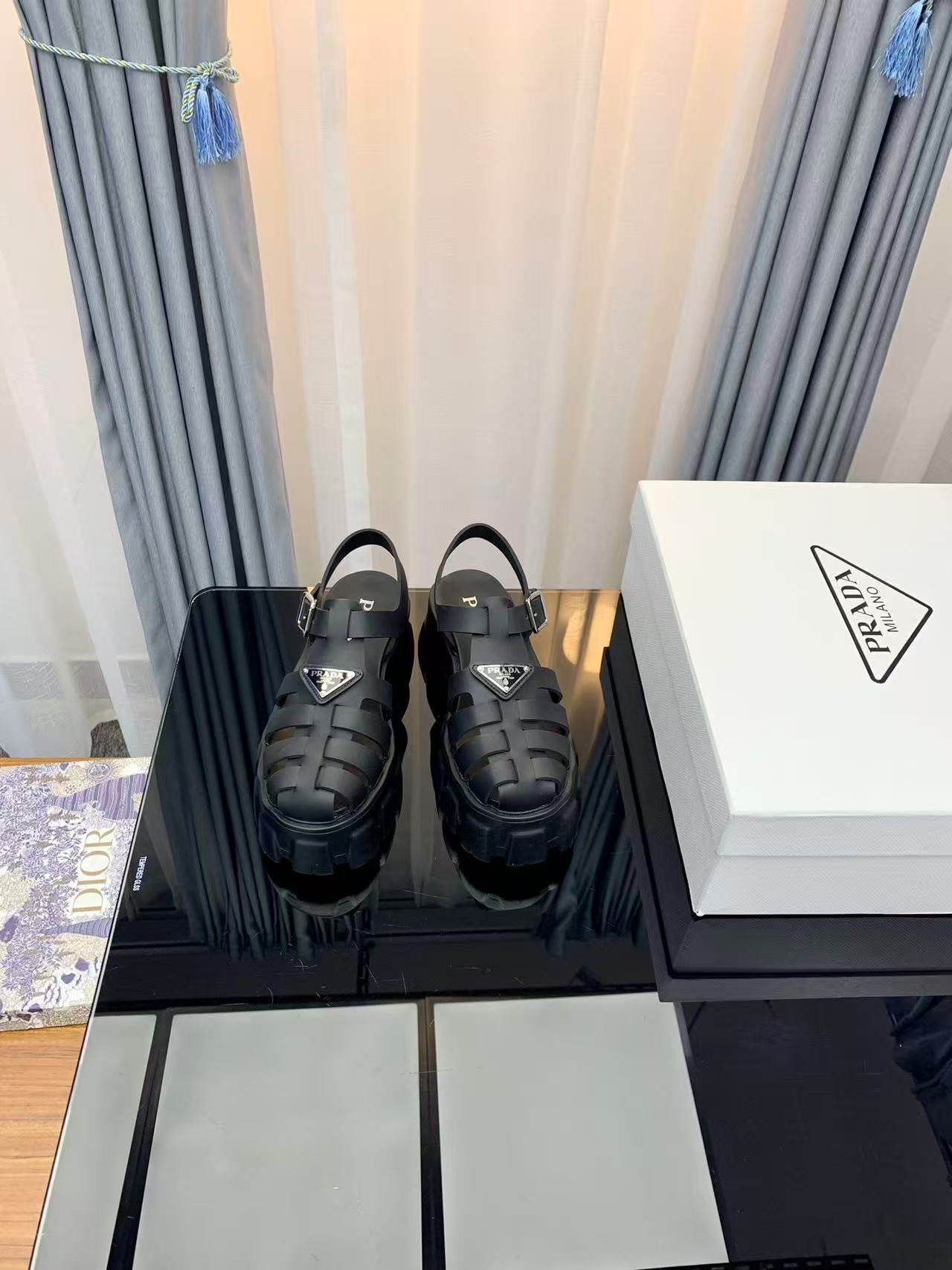 Prada プラダ モノリス ラバー サンダル