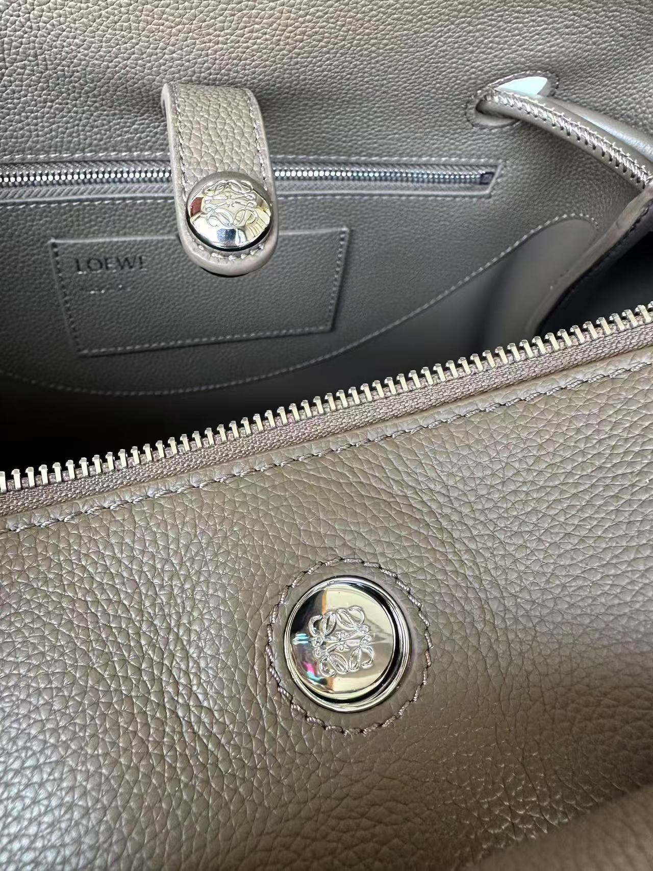 Loewe マドリードバッグ ミディアム（サプルグレインカーフ）