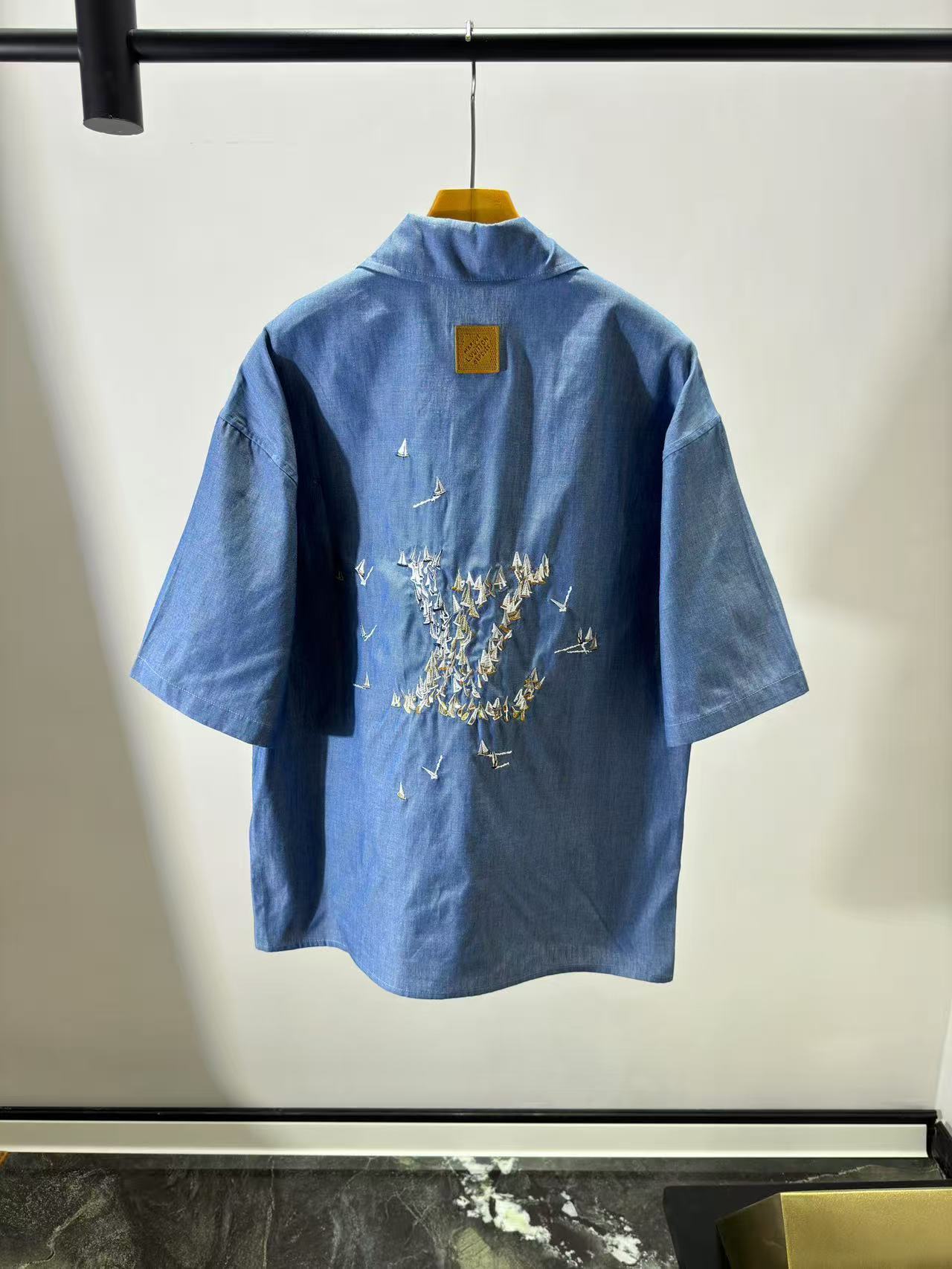 LV エンブロイダリー シャンブレー ショートスリーブシャツ+ショーツ