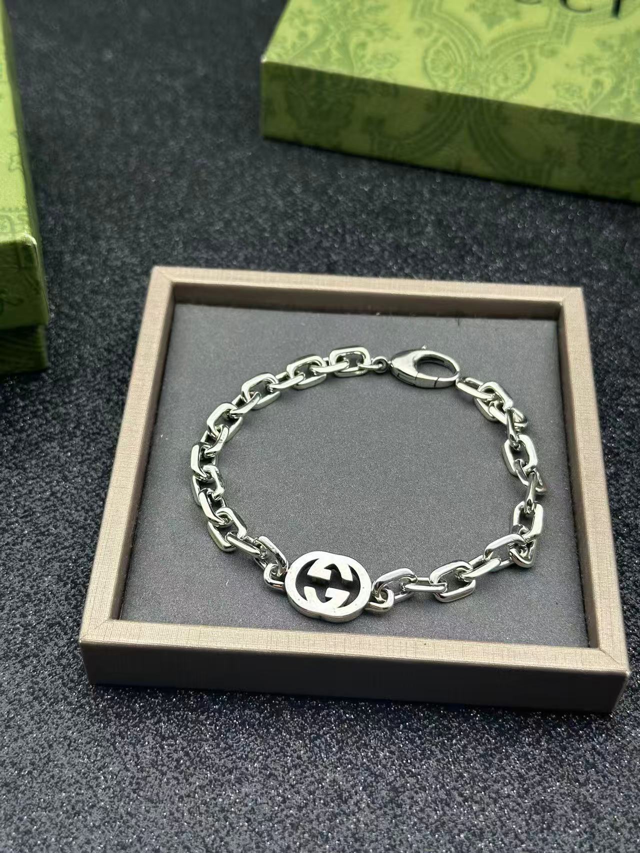 〔グッチ インターロッキング〕チェーン ブレスレット