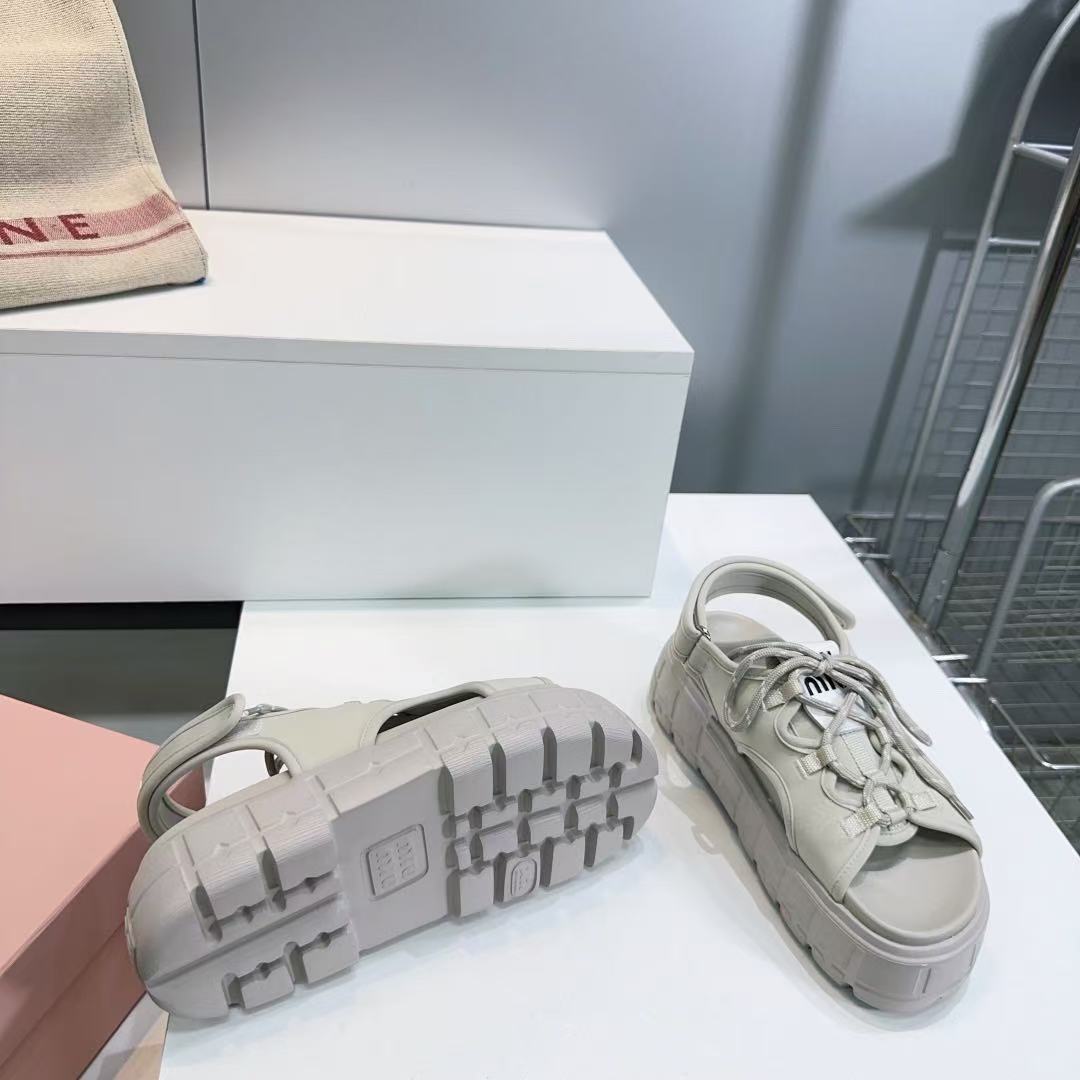 miumiu チャンキー ネオプレン サンダル