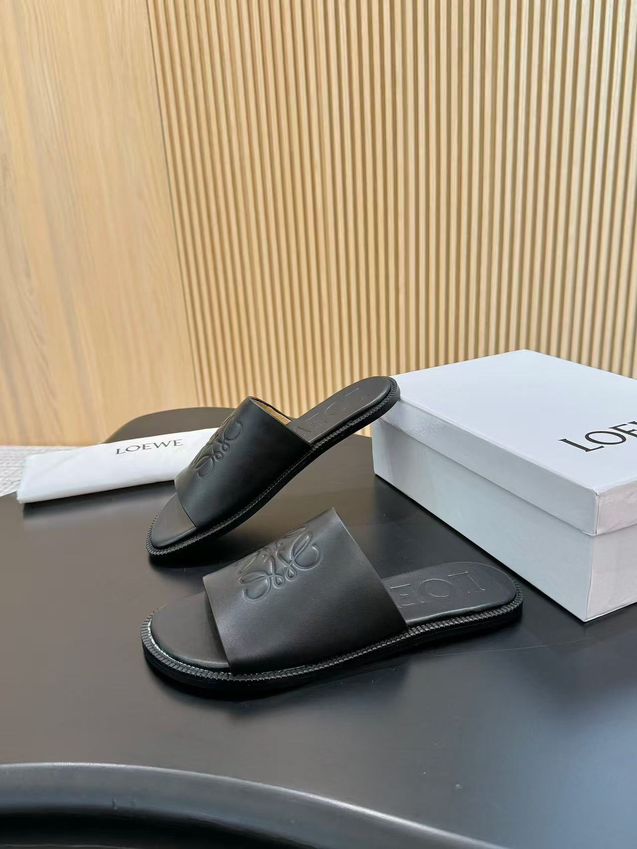 Loewe フレックス アナグラム スライド（ソフトカーフ）