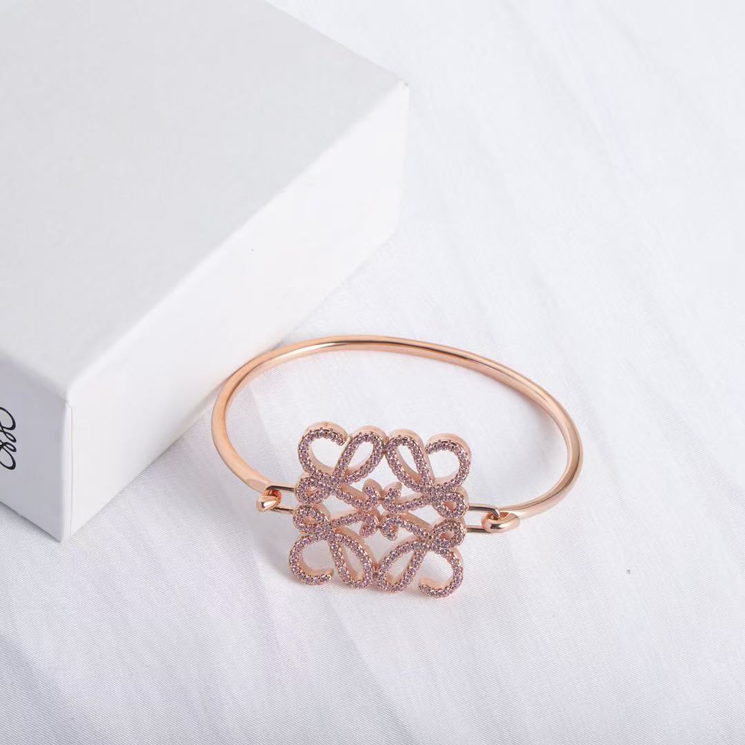 LOEWE パヴェ アナグラム オープンブレスレット (スターリングシルバー＆クリスタル) ゴールド