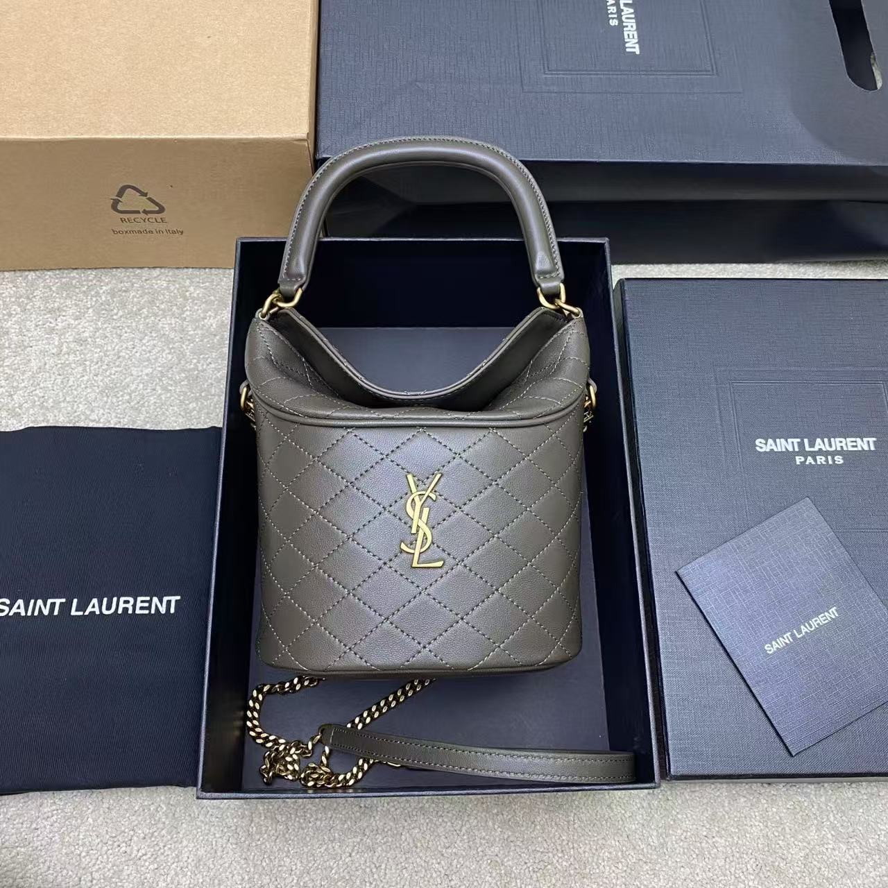 Saint Laurent サンローラン  ギャビー バケットバッグ（ラムスキン）