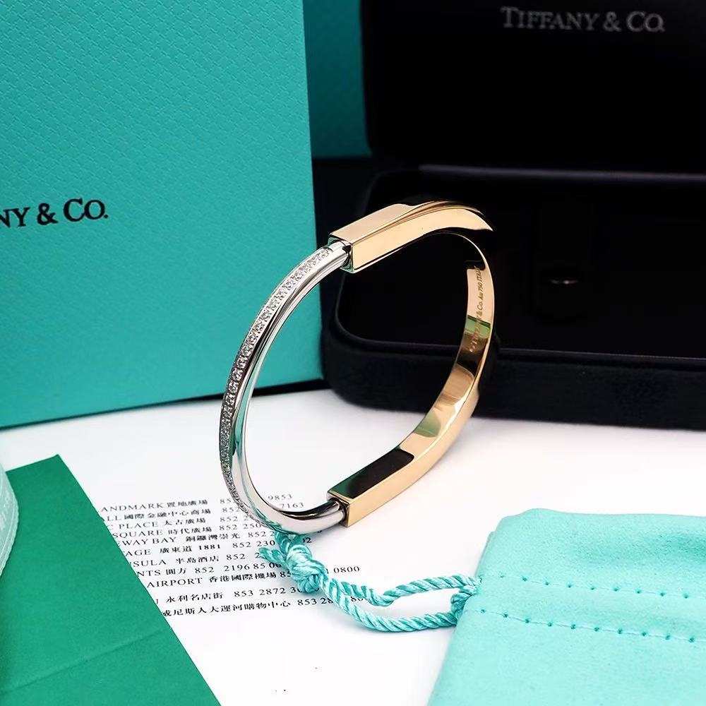 ティファニー ロック バングル ローズゴールド ＆ ホワイトゴールドにハーフ パヴェ ダイヤモンドをセッティング