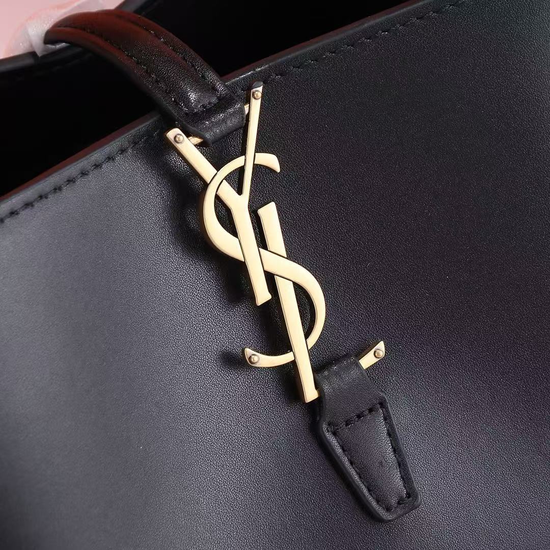 Saint Laurent サンローラン  LE 37 ミニ（シャイニーレザー）