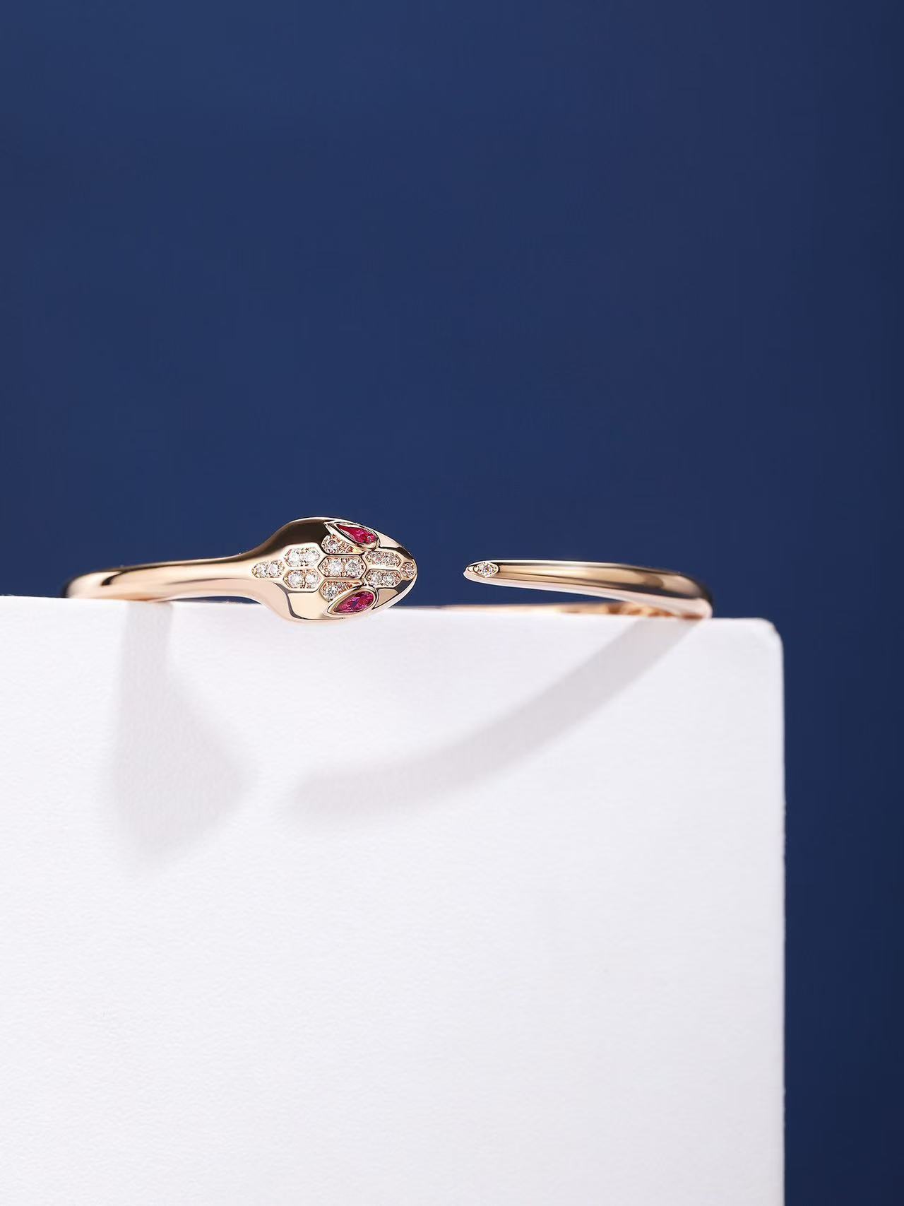 Bvlgari セルペンティ セドゥットーリ ブレスレット