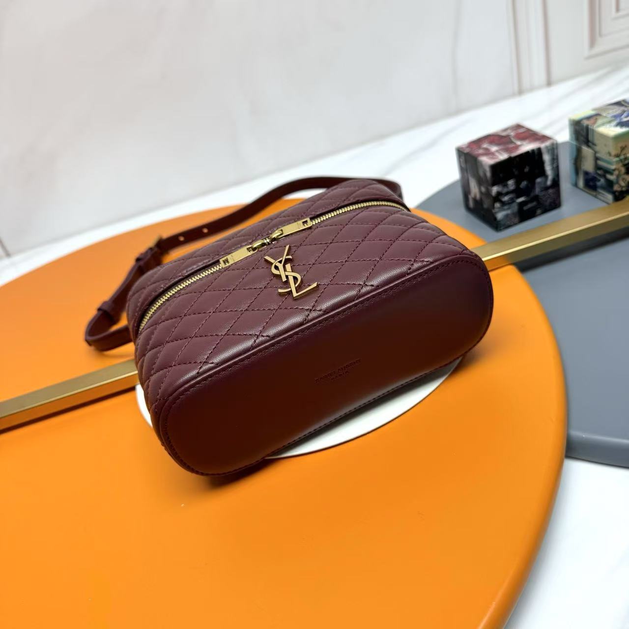 Saint Laurent サンローラン  ギャビー ヴァニティバッグ（ラムスキン）