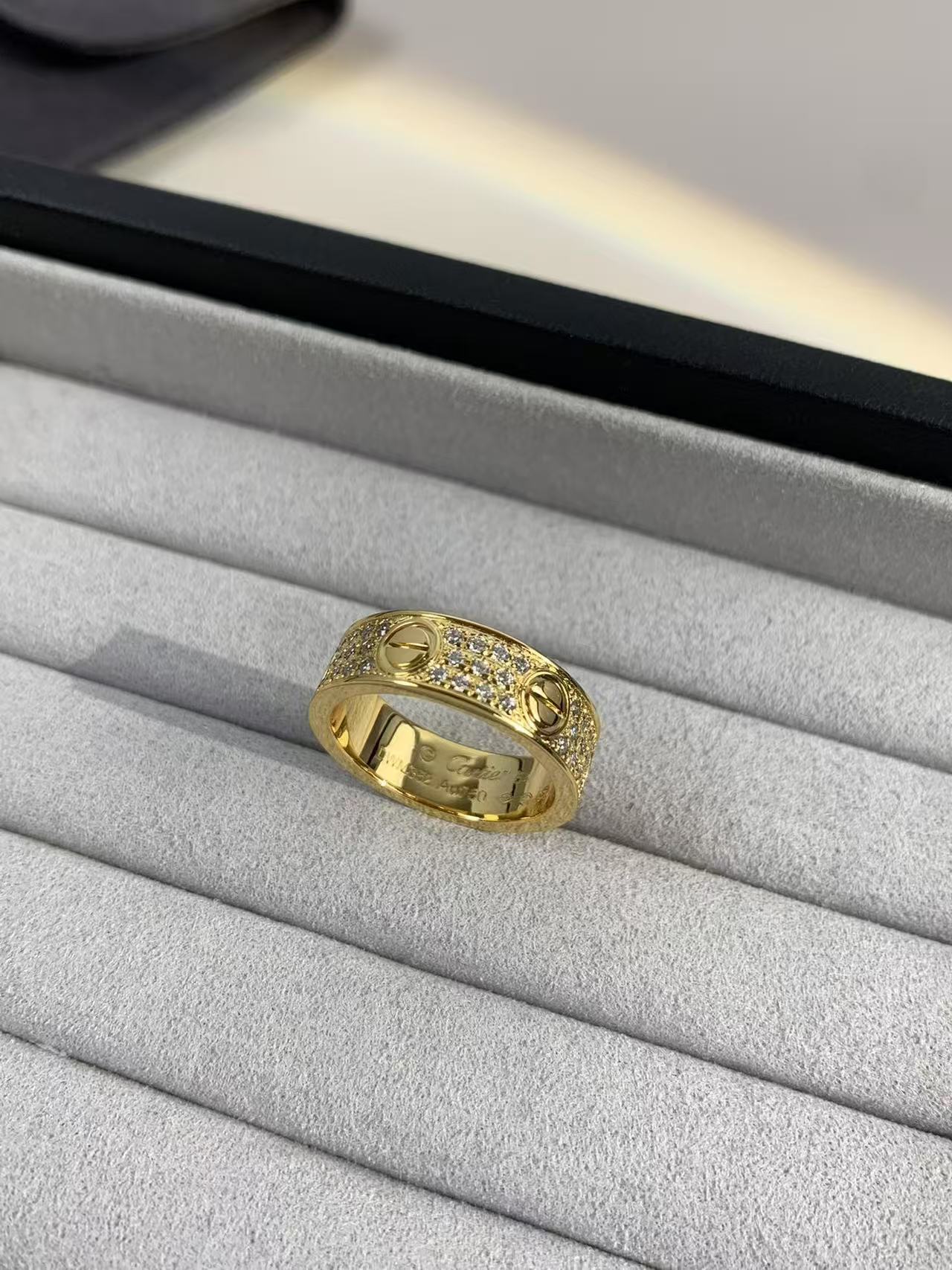 Cartier Love リング、スモールモデル、パヴェ